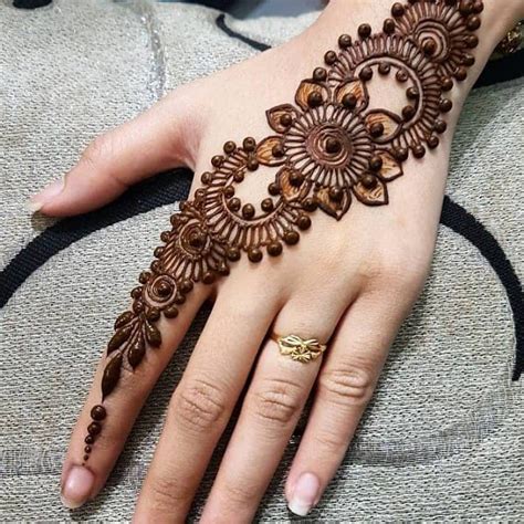 20+ Simple Mehndi Designs For This Festive Season