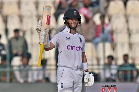 Another Ben Duckett half-century helps England turn the screw against ...