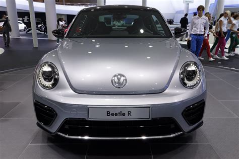 Frankfurt: Volkswagen shows off the Beetle R Concept volkswagen beetle ...