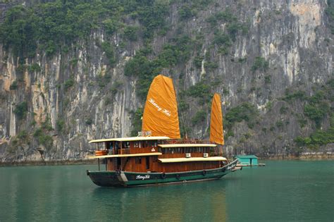 HA LONG CRUISES - HUONG HAI JUNK 3 DAYS | How to travel to vietnam