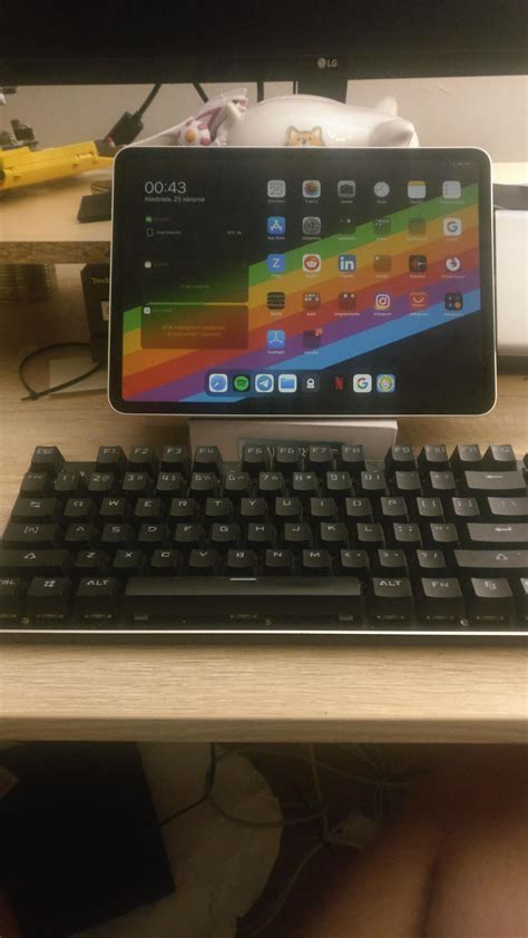 iPad pro with mechanical keyboard is awesome : r/ipad