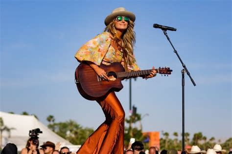 Stagecoach 2023: Lainey Wilson, Chris Stapleton, and Nostalgia Dominate ...