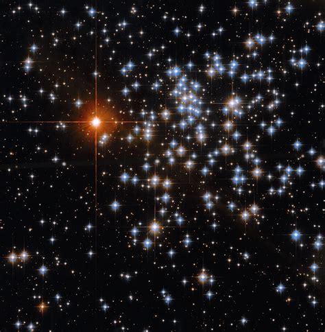 Hubble Spies Sparkling Spray of Stars in NGC 2660 - NASA Science