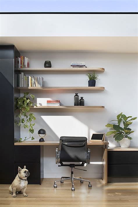 Roof that Curves Upwards Brings Light into This Revitalized Aussie Home