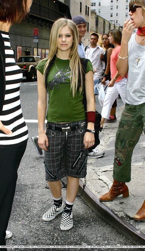 Pin de Natália Oliveira em anos 2000 | Moda dos anos 2000, Looks ...