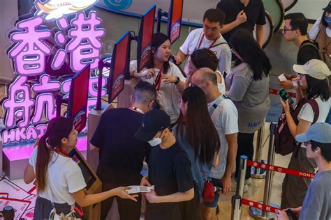 Hundreds line up for Hong Kong Airlines’ free tickets to Japan, with ...