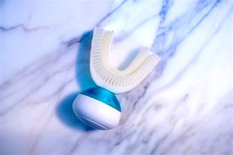 The world's first automatic toothbrush cleans teeth in 10 seconds - The Irish News