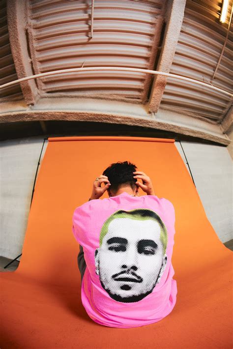 Kian Lawley: Yeux Icon Neon Pink Shirt – Fanjoy