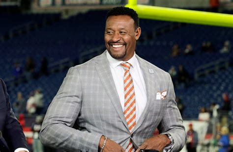 8 Things You Didn't Know About Willie McGinest - Super Stars Bio