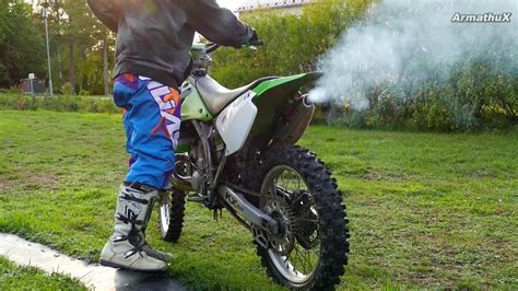 Kawasaki KX250 2-Stroke Coldstarting (Raw Sounds) - YouTube