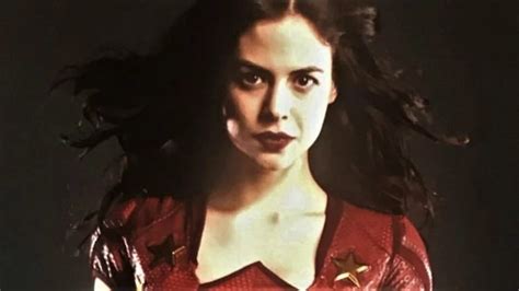 Wonder Girl Conor Leslie Shows Off Her Lasso Skills In This 'Titans ...