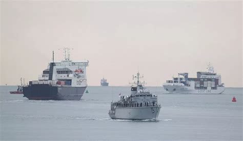 HMS Ledbury returns home to Portsmouth after three years on deployment - HampshireLive