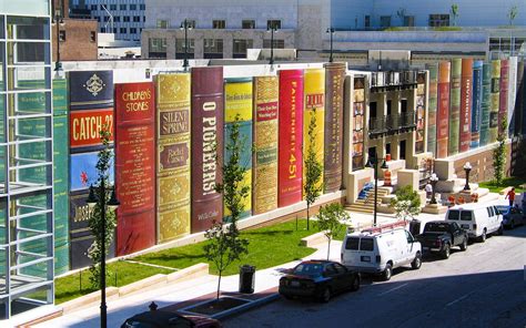 Giant books in Kansas City Public Library | Collater.al