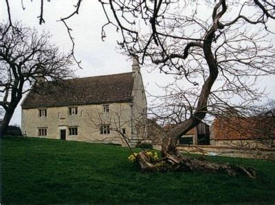 Woolsthorpe Manor | English architecture, Lincolnshire england, Old barns