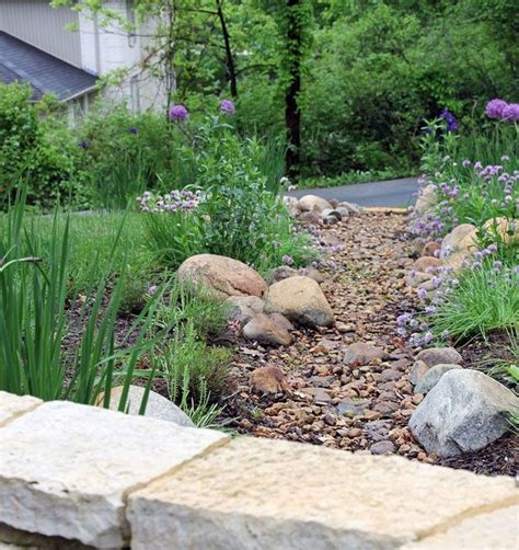 34 Awesome River Rock Landscaping Ideas - MAGZHOUSE