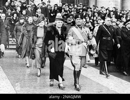 Italian dictator Mussolini with his family Stock Photo - Alamy