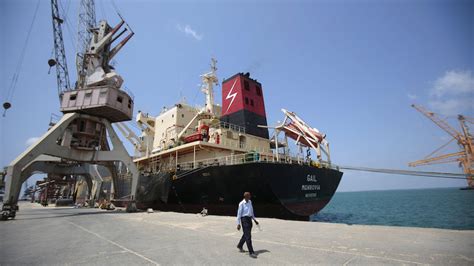 Yemeni officials say vessel capsized at Hodeida port; 1 dead