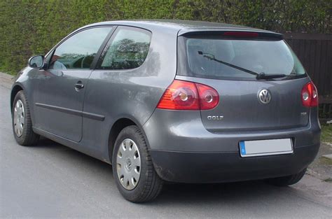 File:VW Golf V Dreitürer Trendline TDI Heck.JPG - Wikimedia Commons