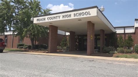 Peach County High School students grow, sell plants | 13wmaz.com