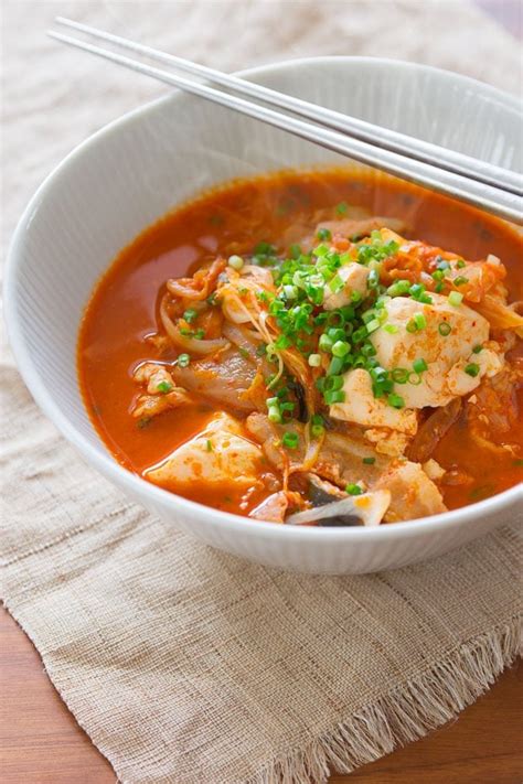 Kimchi Jjigae Recipe (Kimchi Stew)