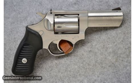 Ruger ~ SP101 ~ .327 Fed. Mag. ~ Stainless Revolver