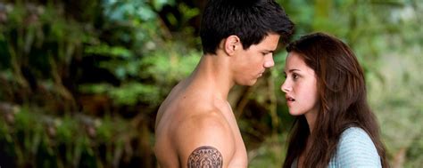 Watch Twilight: New Moon in Streaming Online | Movies | STARZ ON