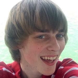 Logan Thirtyacre - Bio, Facts, Family | Famous Birthdays