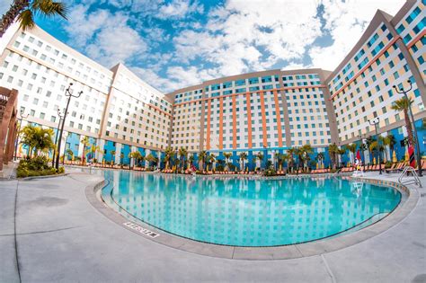 Universal’s Endless Summer Resort – Dockside Inn and Suites