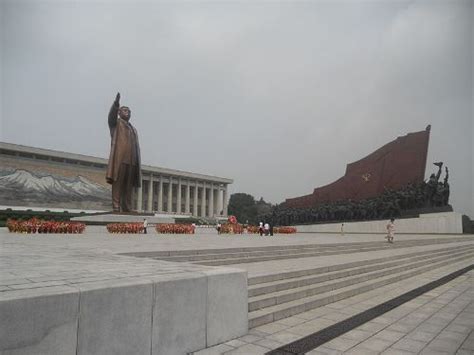 Where is Statue Kim Il-sung - Pyongyang - TracesOfWar.com