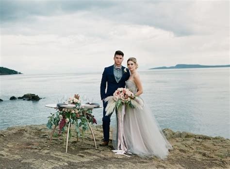 Majestic Inn & Anacortes Beach Wedding | The Perfect Palette