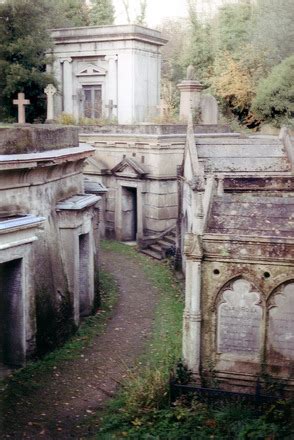 Famous Graves & Highgate Cemetery