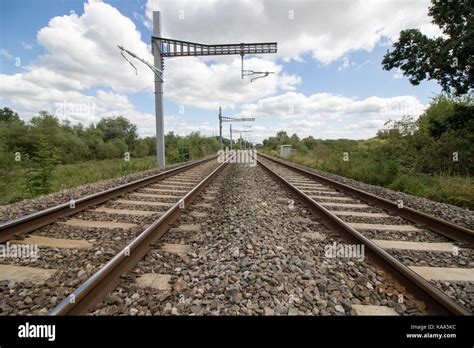 Railway tracks parallel hi-res stock photography and images - Alamy