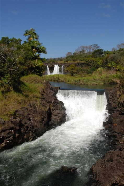 One of the smaller waterfalls I visited in Hilo, Hawaii. | Small ...