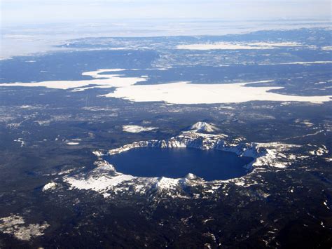 Bestand:Aerial Crater Lake.jpg - Wikipedia
