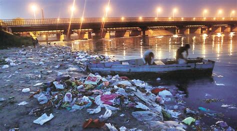 Locals in Agra hold ‘Yamuna Aarti’ to spread awareness about pollution ...