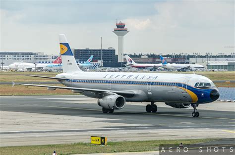 PHOTOS: Lufthansa Paints a Boeing 747-8 Intercontinental in Retro ...