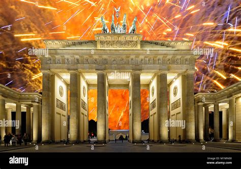 Fireworks brandenburg gate brandenburger tor hi-res stock photography ...