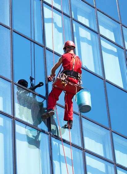 Limpieza de ventanas en altura – Medidas de cajones de estacionamiento para