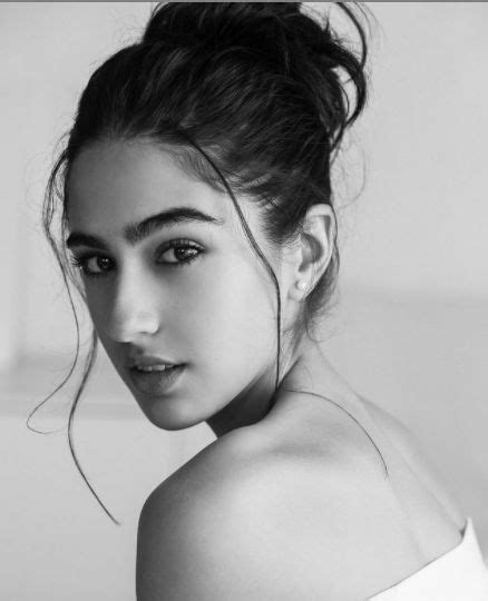 7 Sara Ali Khan hairstyles that are perfect for all occasions