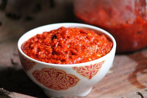 Homemade Chilli Garlic Paste Recipe / How to Make Chilli Garlic Paste at Home - Yummy Tummy