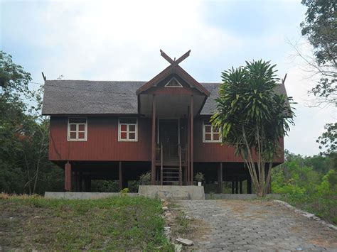 Rumah Adat Kalimantan Tengah - Tradisi Tradisional