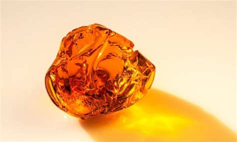 9 Great Amber Essential Oil Benefits For The Mind & Body