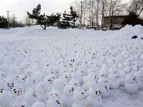 92 Hilariously Creative Snowmen That Would Make Calvin And Hobbes Proud ...