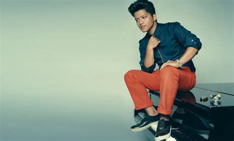 Bruno Mars weight, height and age. We know it all!
