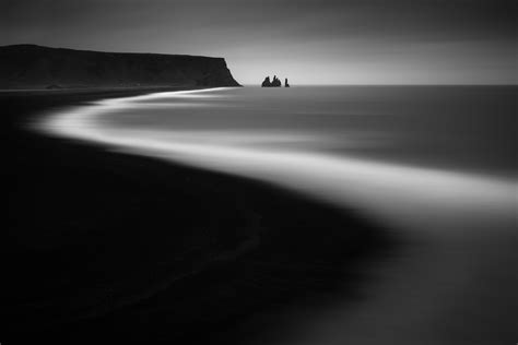 Curved, the black sand beach of Reynisfjara in Iceland - NiO Photography