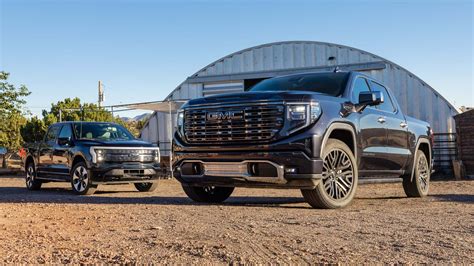 2022 Ford F-150 Lightning Platinum vs. 2022 GMC Sierra 1500 Denali Ultimate: Luxe Trucks