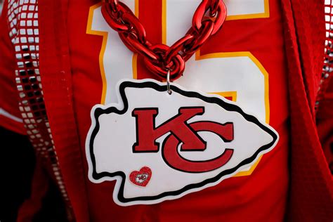 Native American advocates protest Kansas City Chiefs name ahead of ...