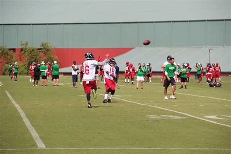 Justin Hardy catching pass | Atlanta Falcons training camp | Flickr
