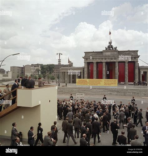 US president John F. Kennedy visits the Berlin Wall and Brandenburg ...