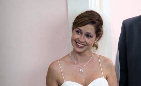 Pam Beesly Photos - TV Fanatic